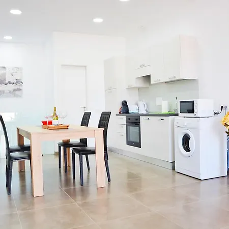 Apartamento Avenida Europa 80 *